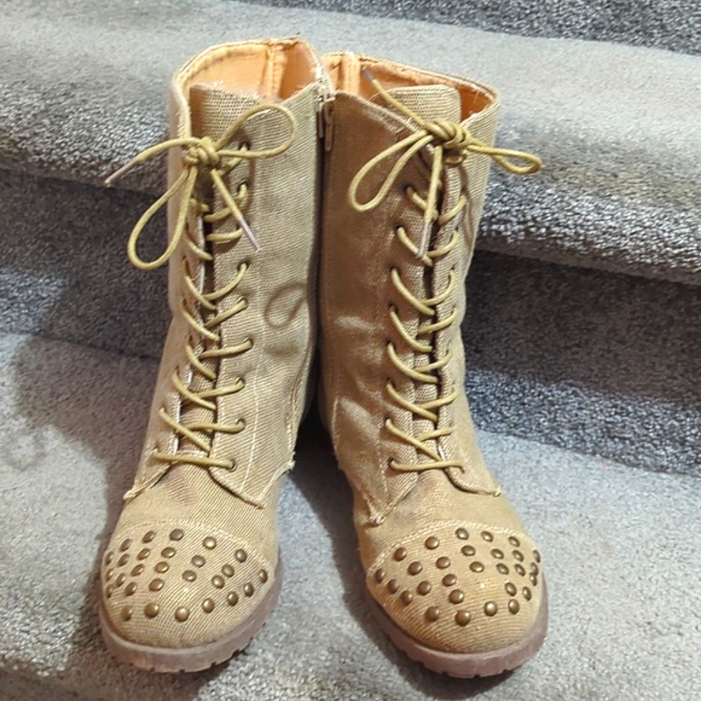 Women's Studded Boots from Wet Seal, Tan Canvas.  Size 9